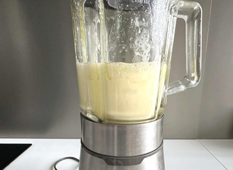 Passo 3 - Massa para torta salgada de liquidificador: Fácil e fofinha