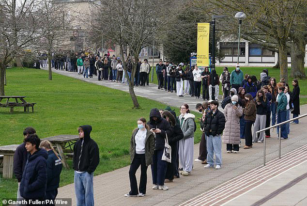Student in hospital with meningitis 'in induced coma' as teacher pays ...