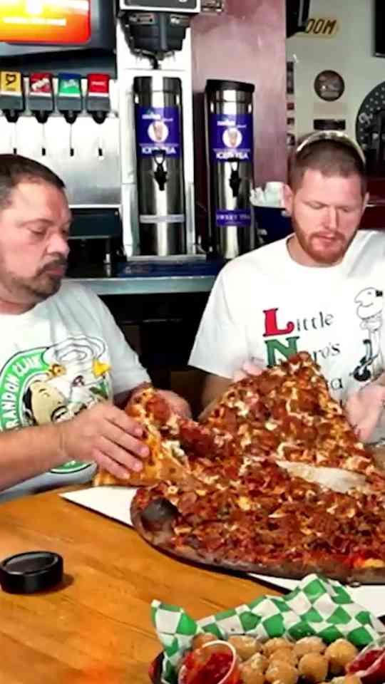 4 men vs a massive 16 lb pizza challenge