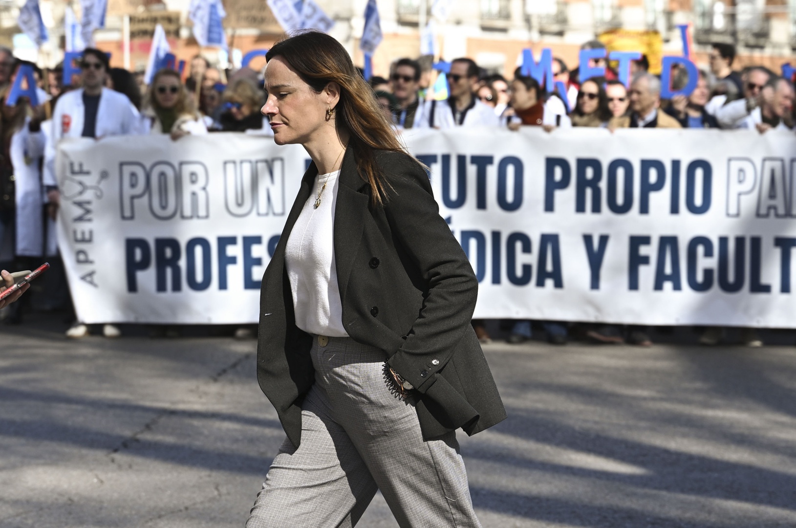 Médicos protestan del Congreso al Ministerio en el inicio de su segunda ...
