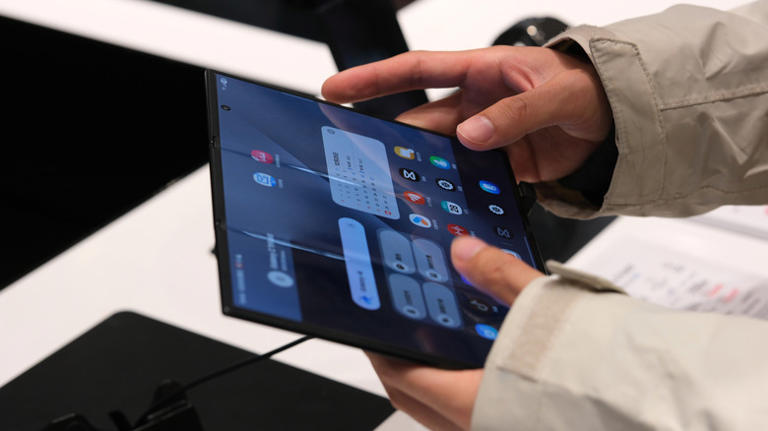 Turn your Android tablet into a portable monitor with this simple USB trick