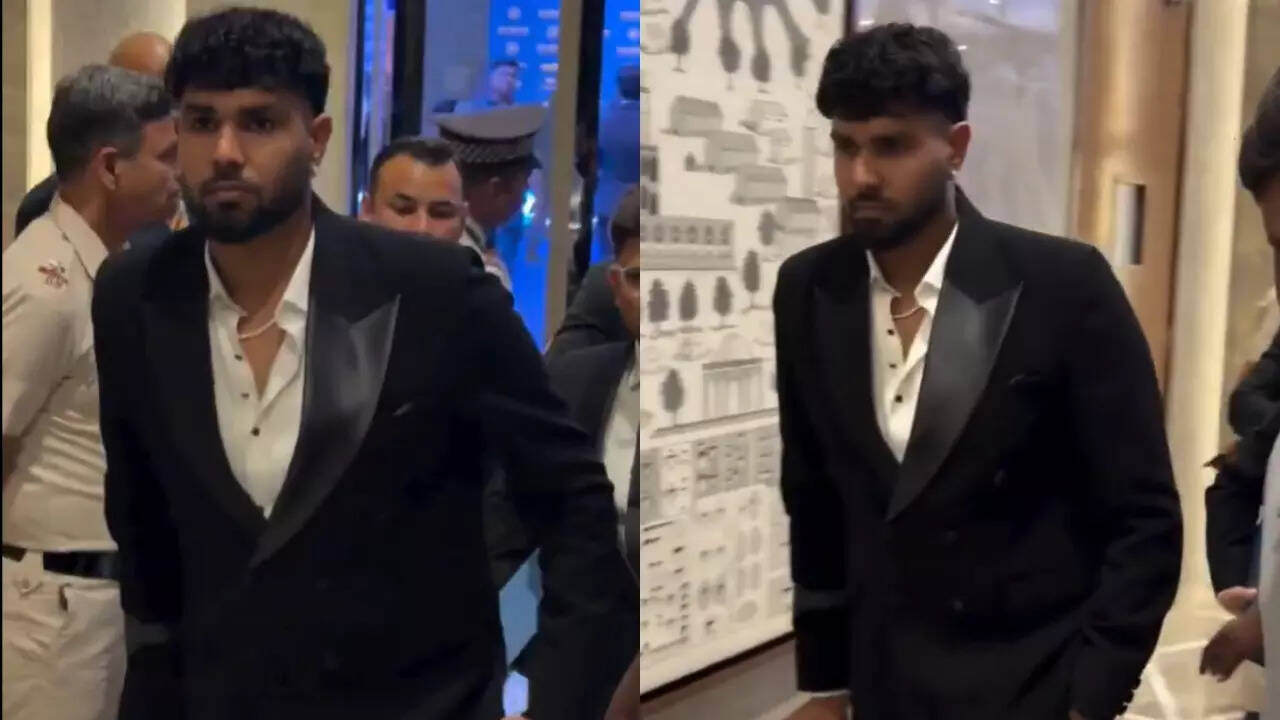 IPL 2026: Injured Harshit Rana on crutches at BCCI Naman Awards - Watch