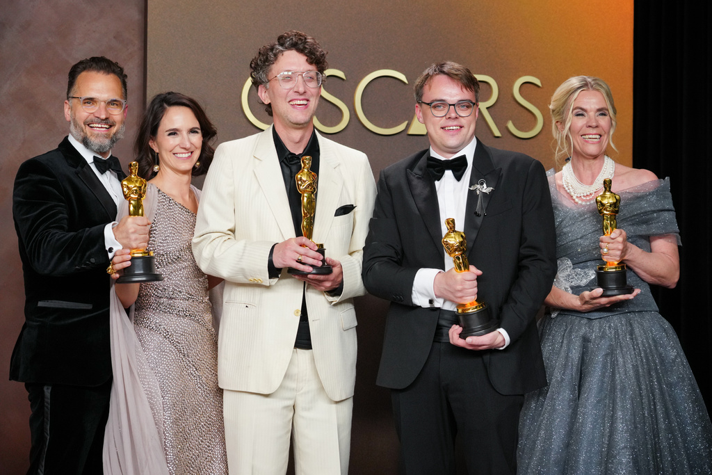 'Mr. Nobody Against Putin' wins best documentary feature Oscar for ...