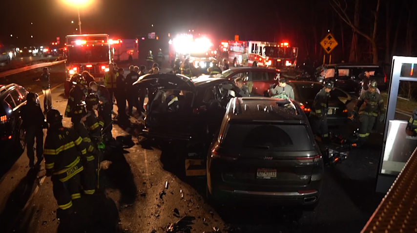 2 killed, several others hurt in multivehicle Southern State Parkway crash