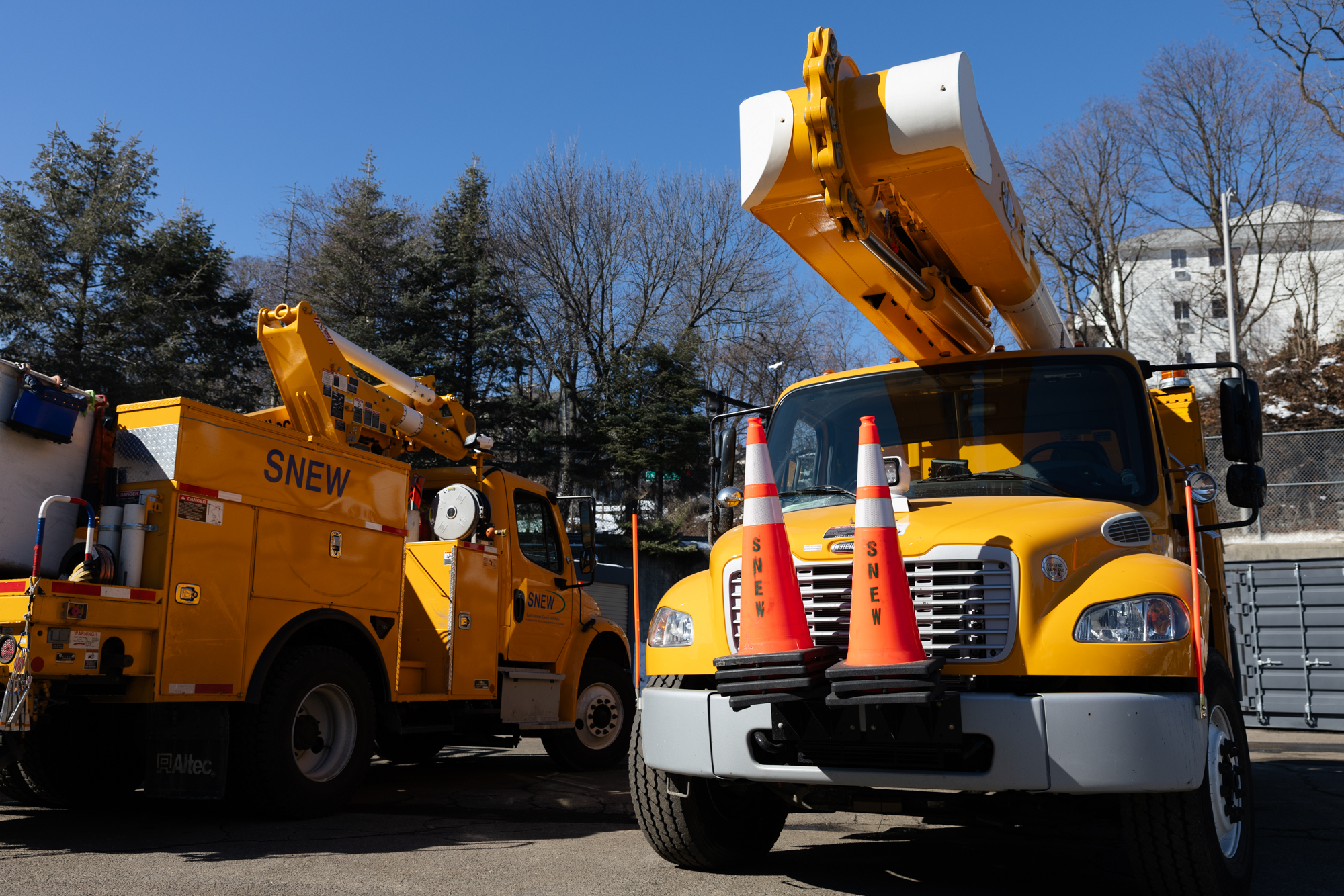 How much does electricity cost at CT's municipal utilities?