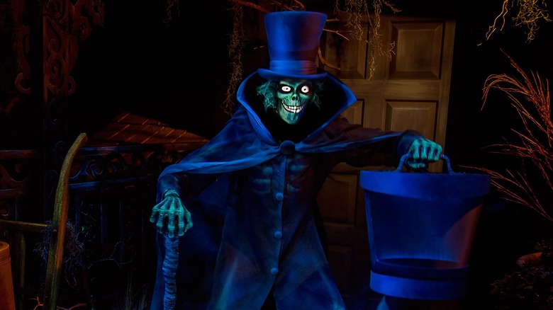 18 haunted mansion easter eggs straight out of the Disney ride