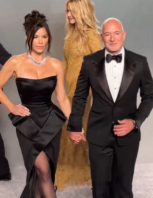 Lauren Sanchez and Jeff Bezos photobombed by Nicole Kidman in awkward ...