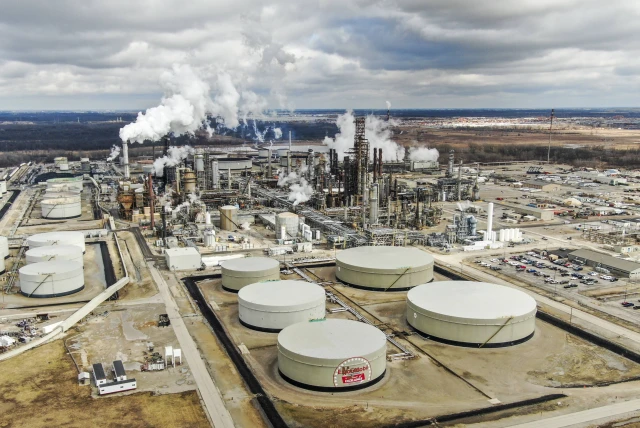 El barril de petróleo supera los 100 dólares; las bolsas mundiales ...