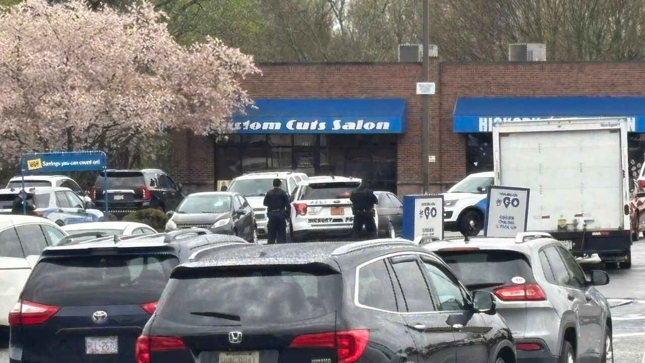 Suspect in custody after hourslong standoff in Hickory parking lot
