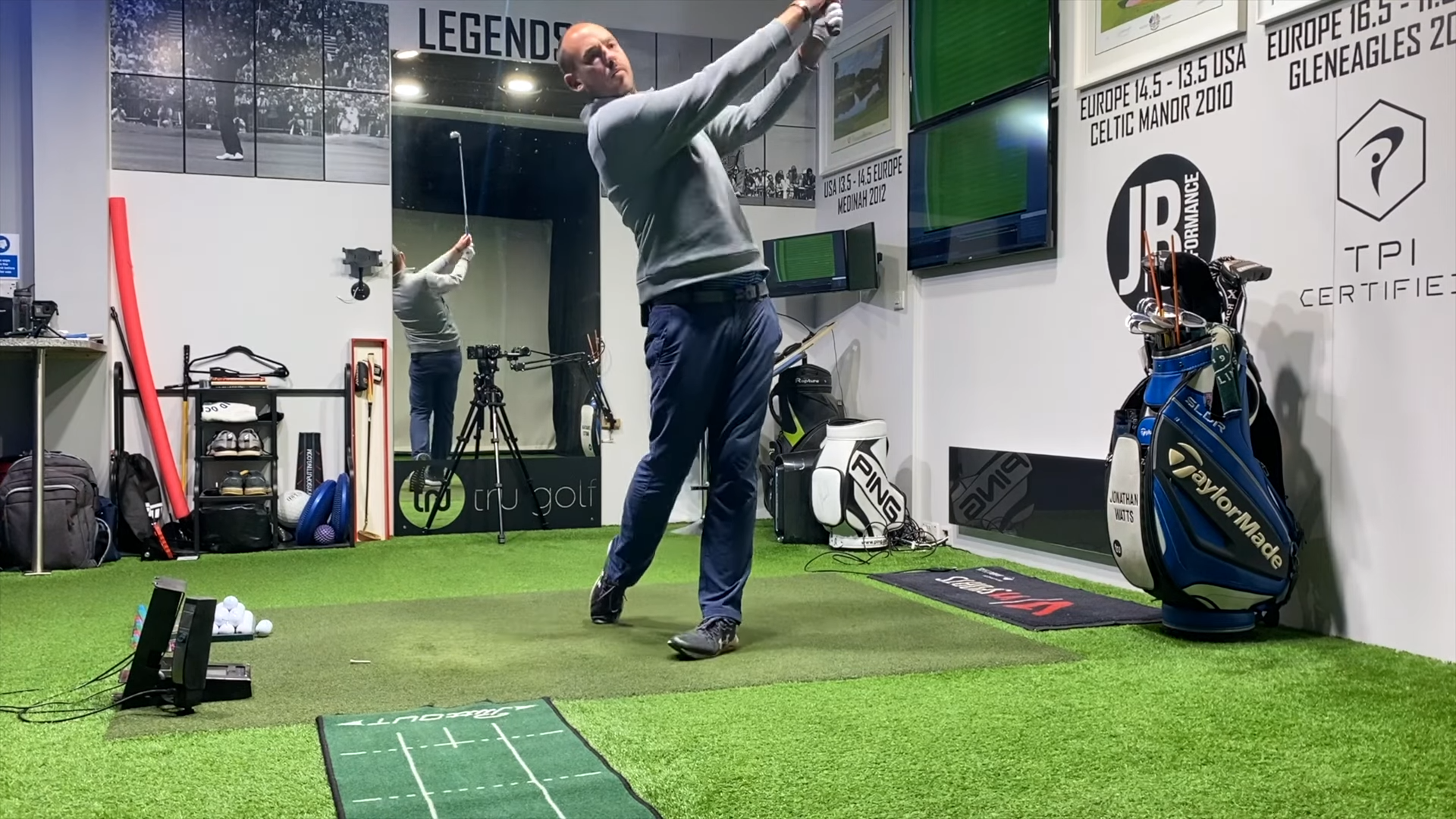 Why good golfers don’t keep their head down