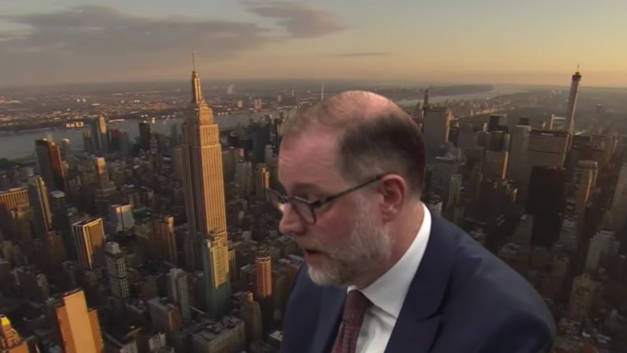 NYC job market loses 38,000 jobs, comptroller issues warning of $7 billion budget deficit<br>