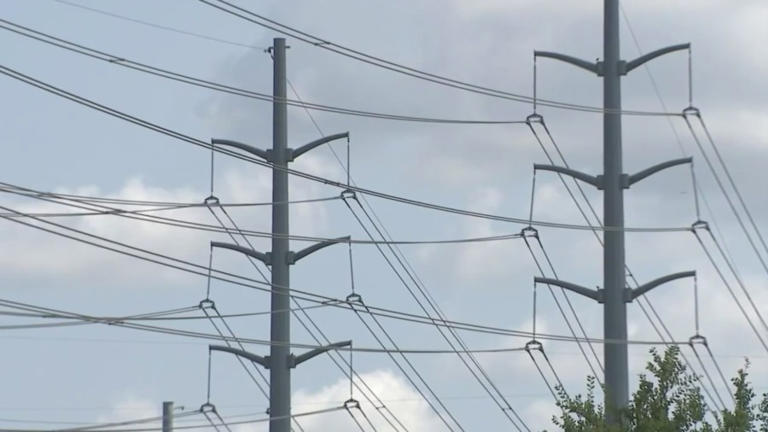Power outages drop, thousands still without Monday morning