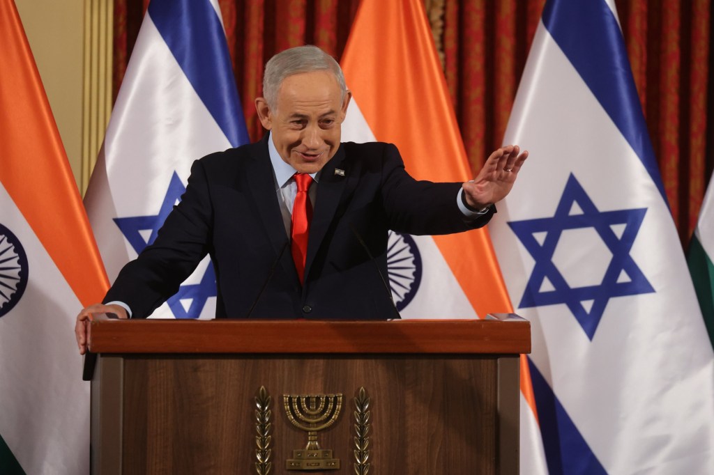 Netanyahu tries to laugh off rumours of his death but internet remains ...