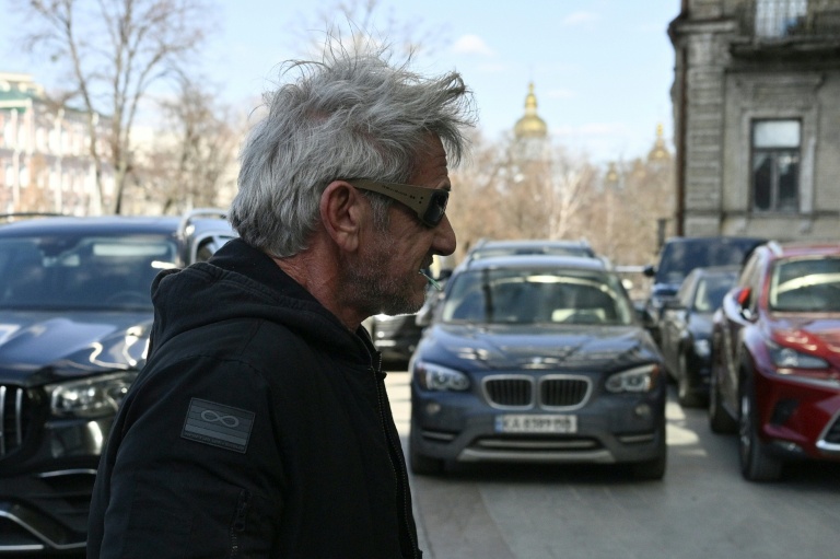 Sean Penn, vencedor do Oscar, está em Kiev