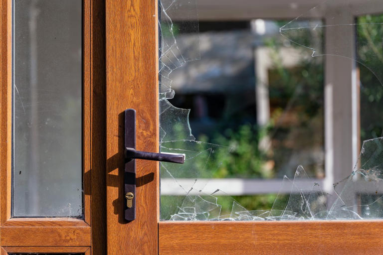 Terrifying new way brazen burglars are targeting millionaire homeowners ...