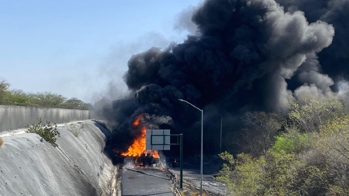 Incendio de pipa provoca cierre en la autopista Monterrey-Reynosa en ...
