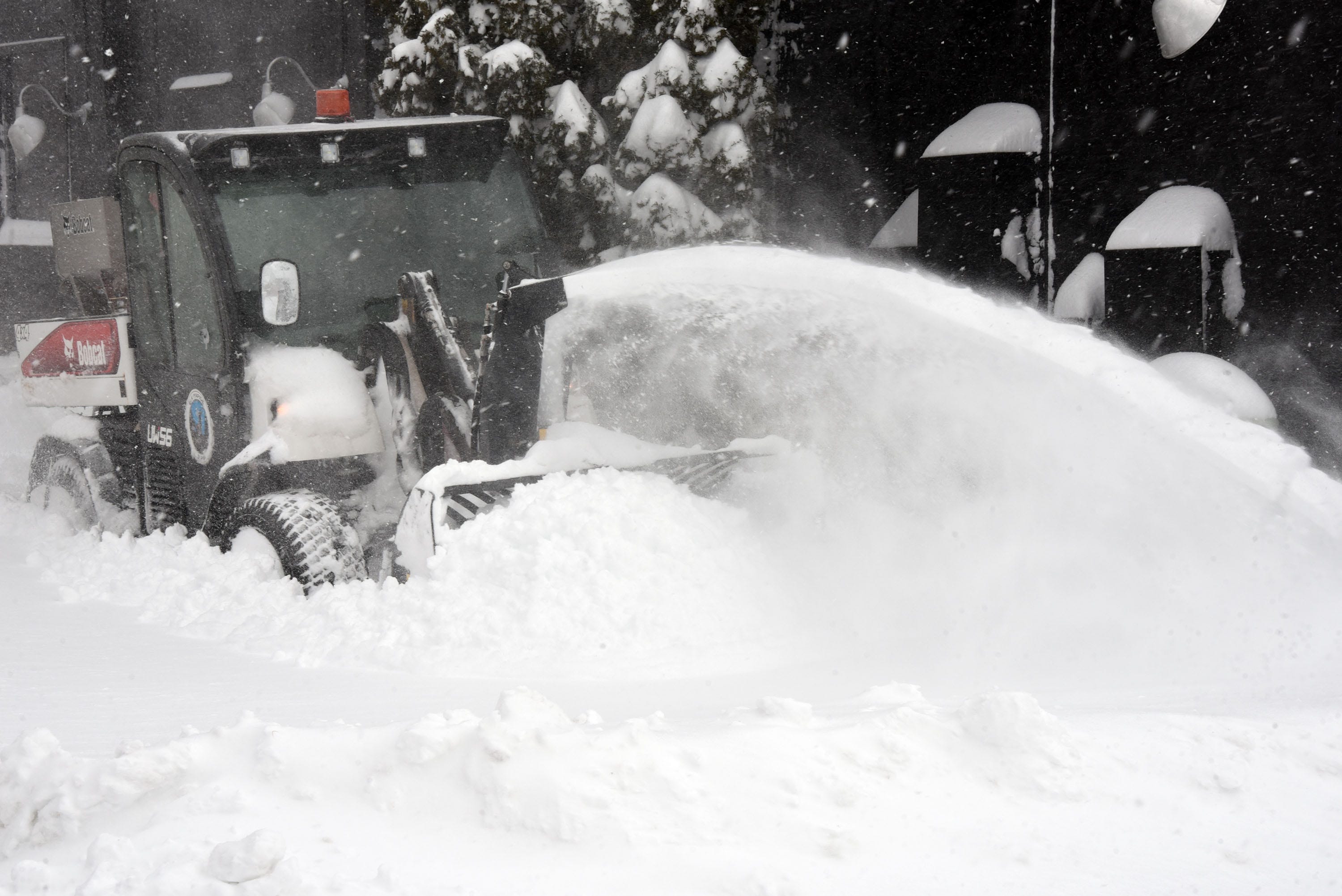 More than 124,000 without power as major storm hits northern Michigan, UP