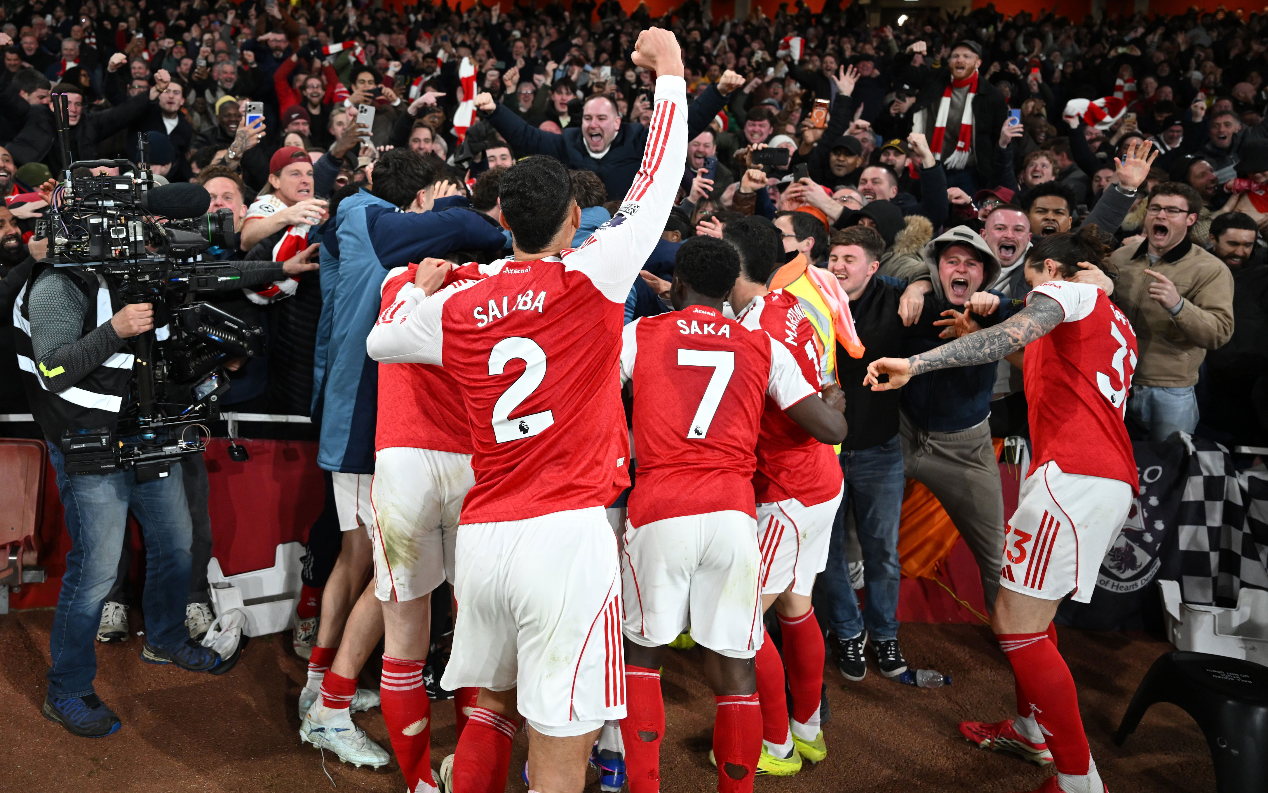 El Arsenal puede cambiar la historia tras el momento mágico de Downman en la lucha por el título.