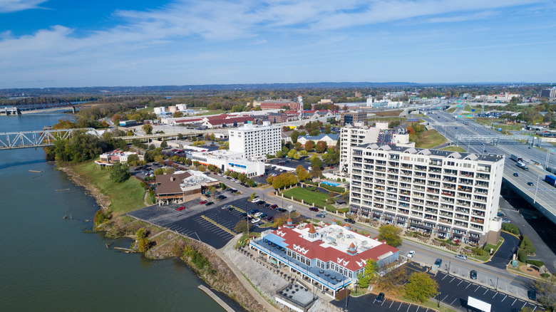 A vibrant Indiana town near Louisville is a riverfront gem with a ...