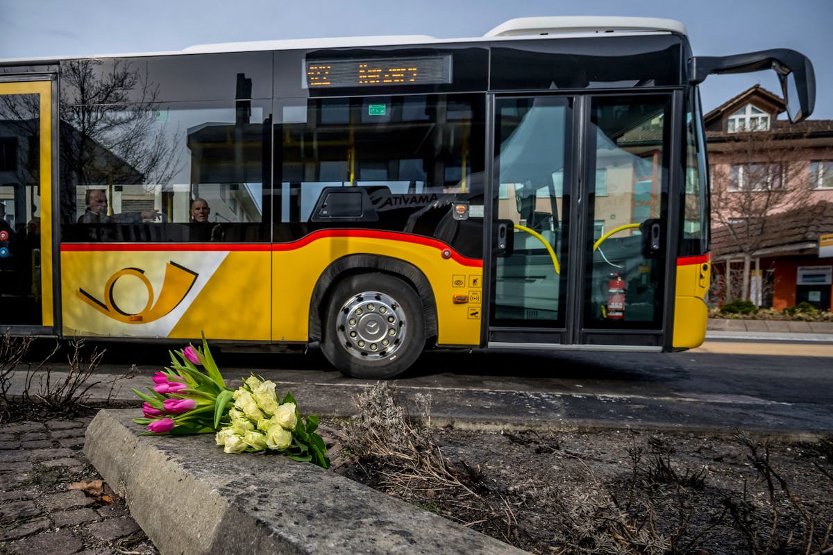Neuf personnes se trouvaient à bord du car postal qui a pris feu