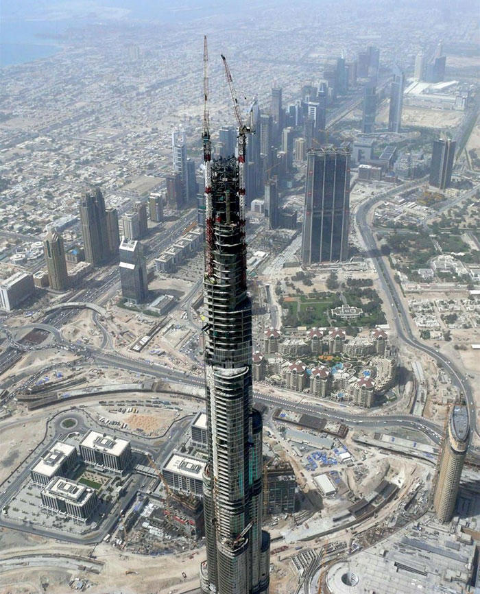 19 world famous buildings and statues during their construction
