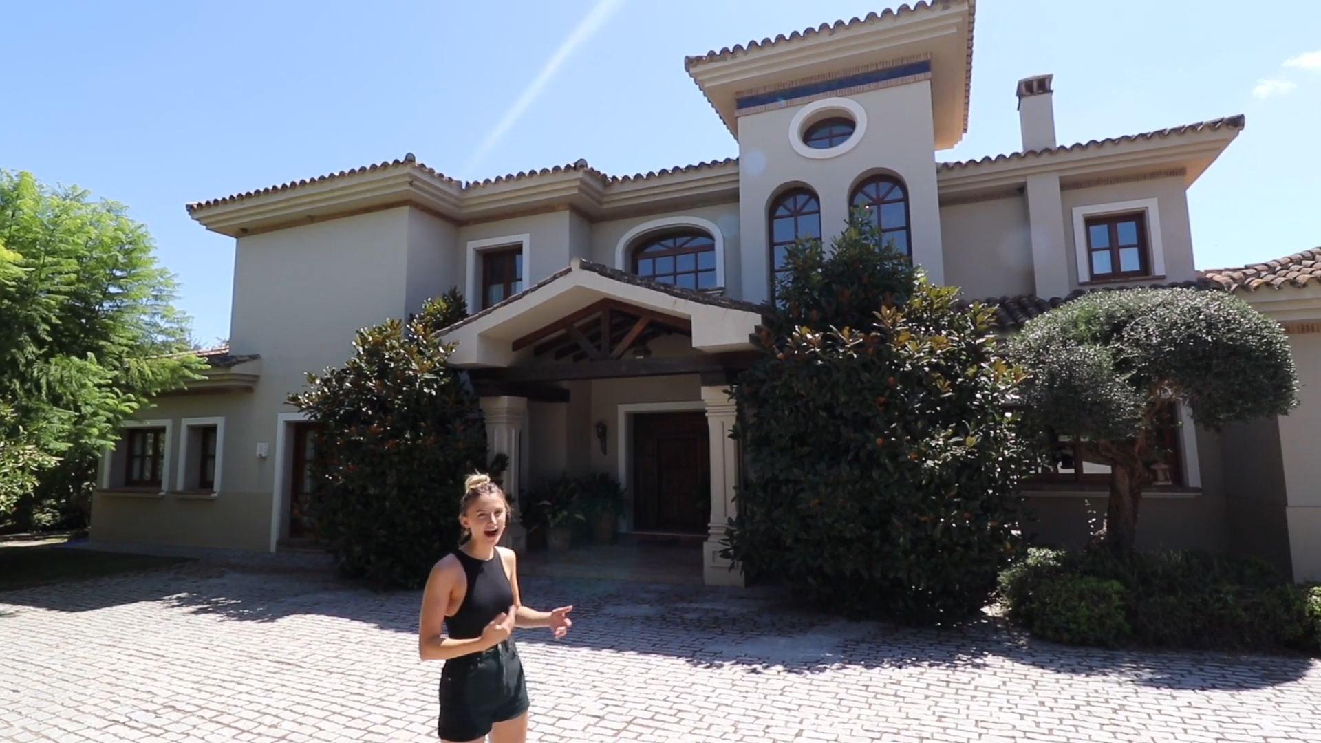 What €2,500,000 buys you in a front line golf course villa in Spain