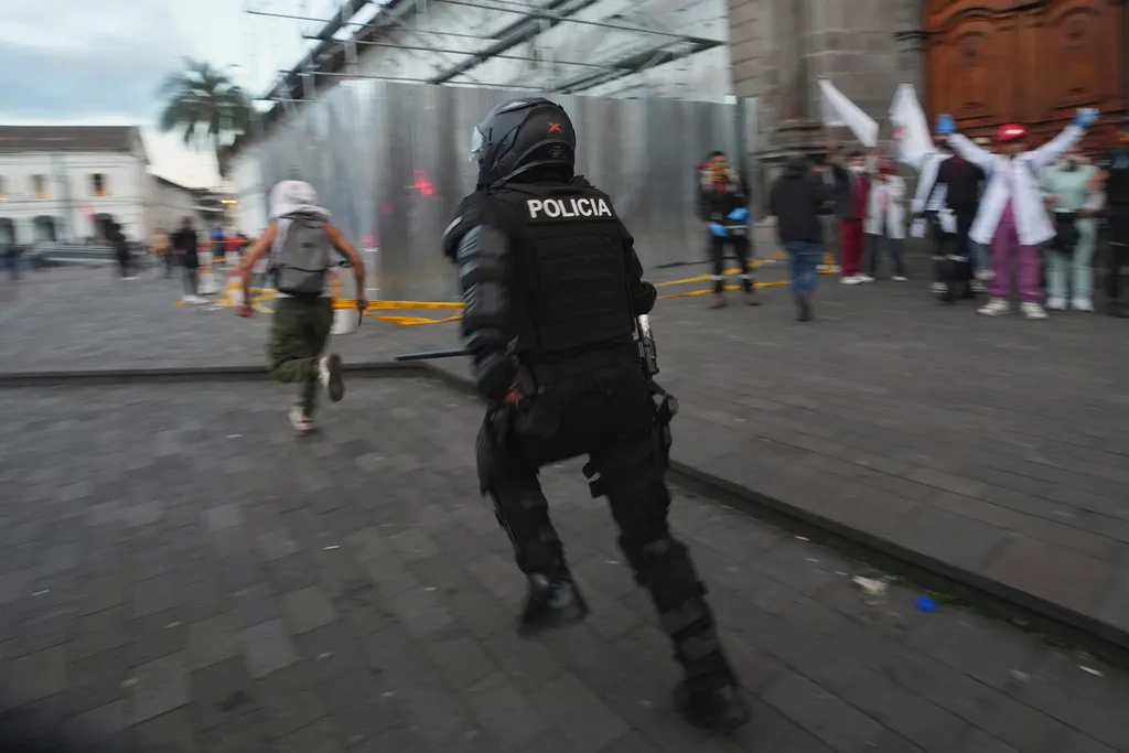 Ecuador-US 'war' with drug cartels begins with two-week operation
