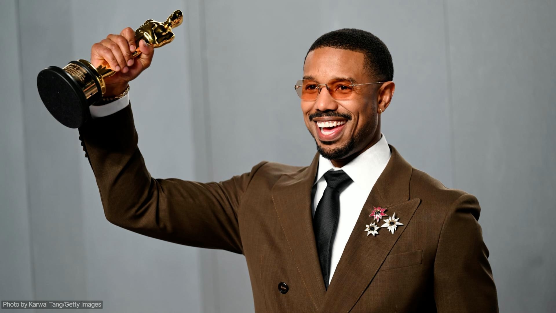 Michael B Jordan reçoit une ovation pour sa première victoire aux Oscars