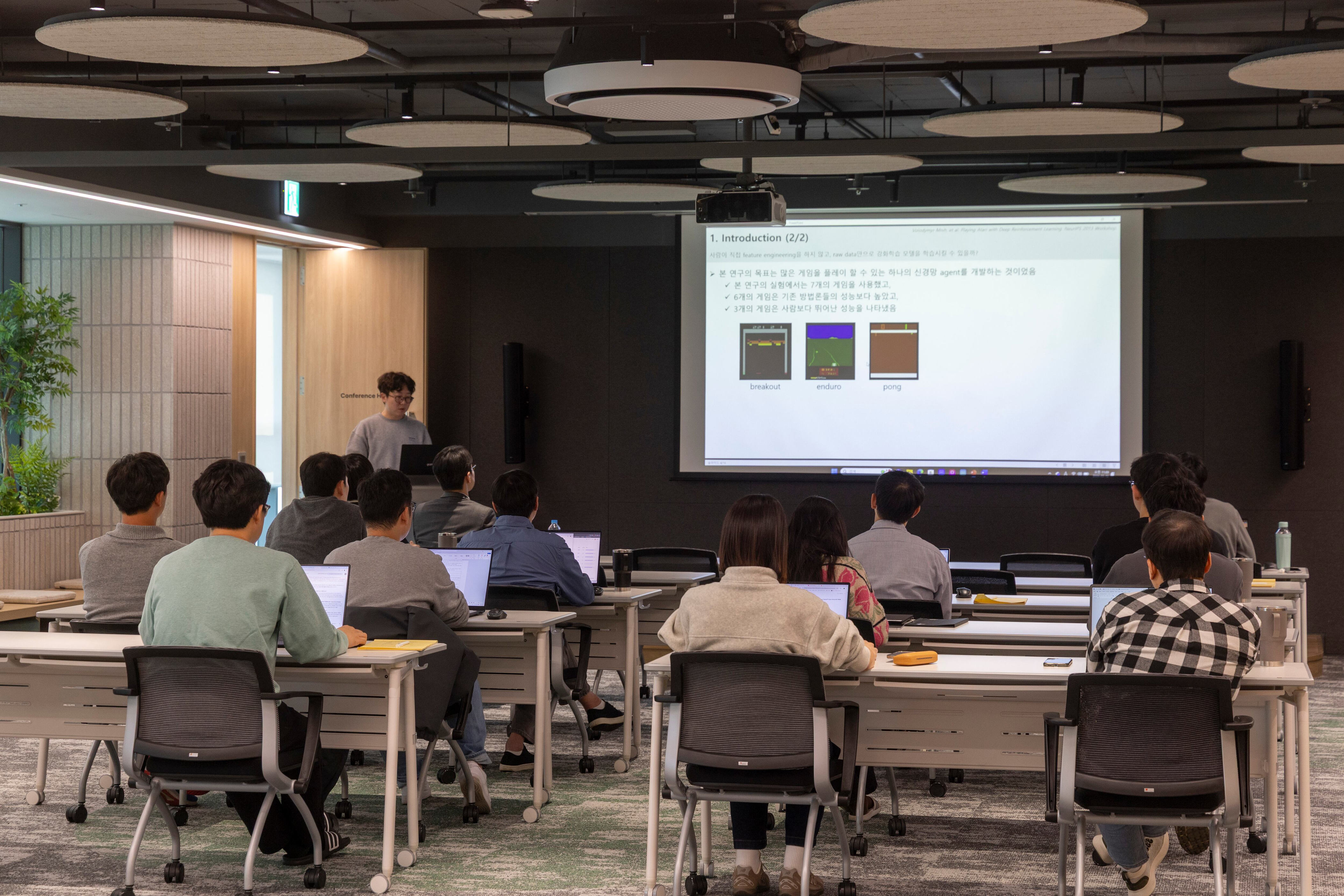 LG AI Graduate School: Senior employees solve corporate AI challenges