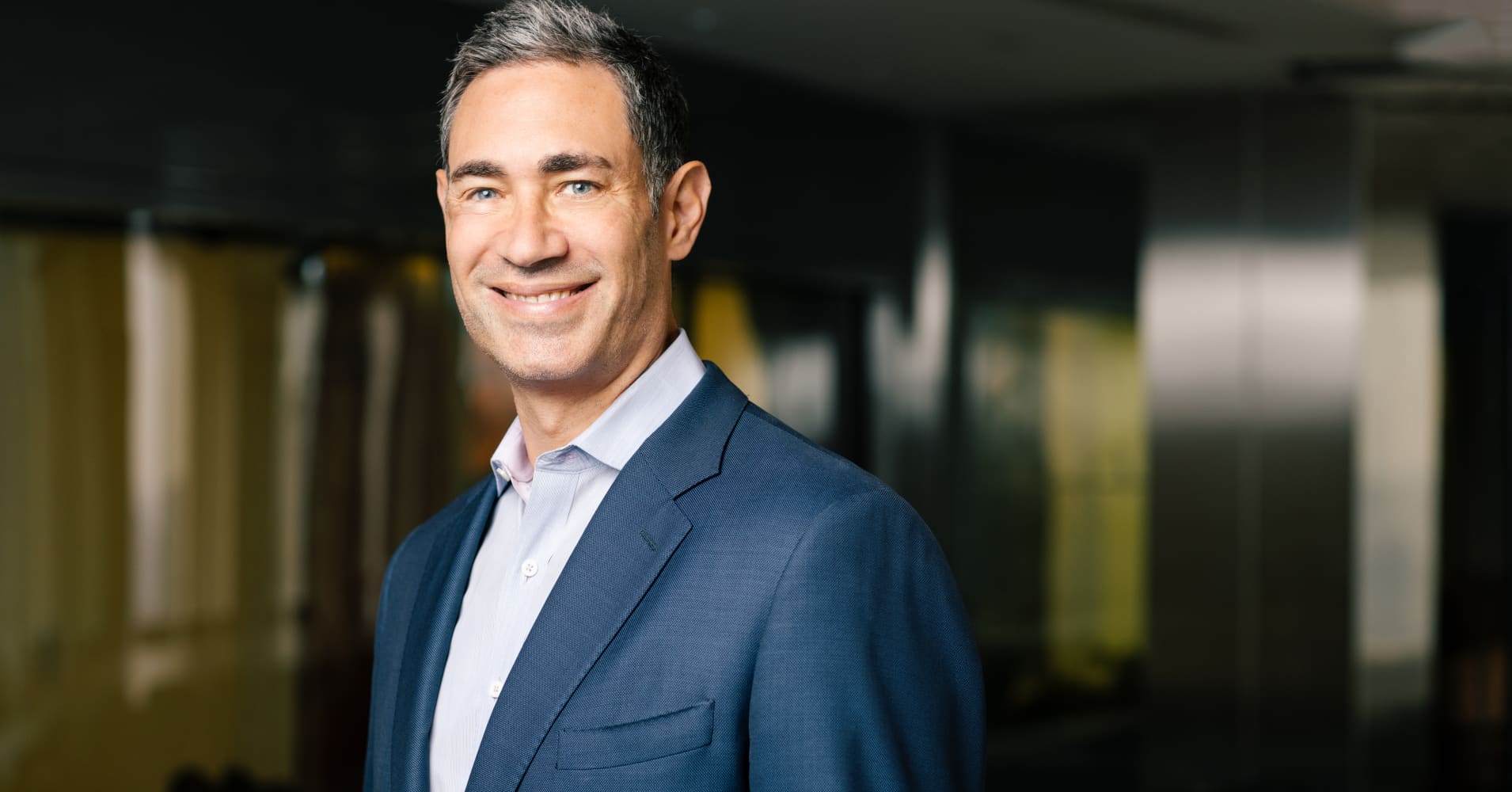 He manages the best-performing stock mutual fund of the past 25 years ...