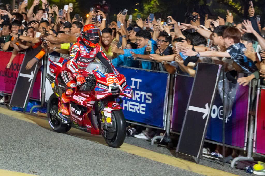 Liberty Media now want every MotoGP rider to have a ‘running show bike ...