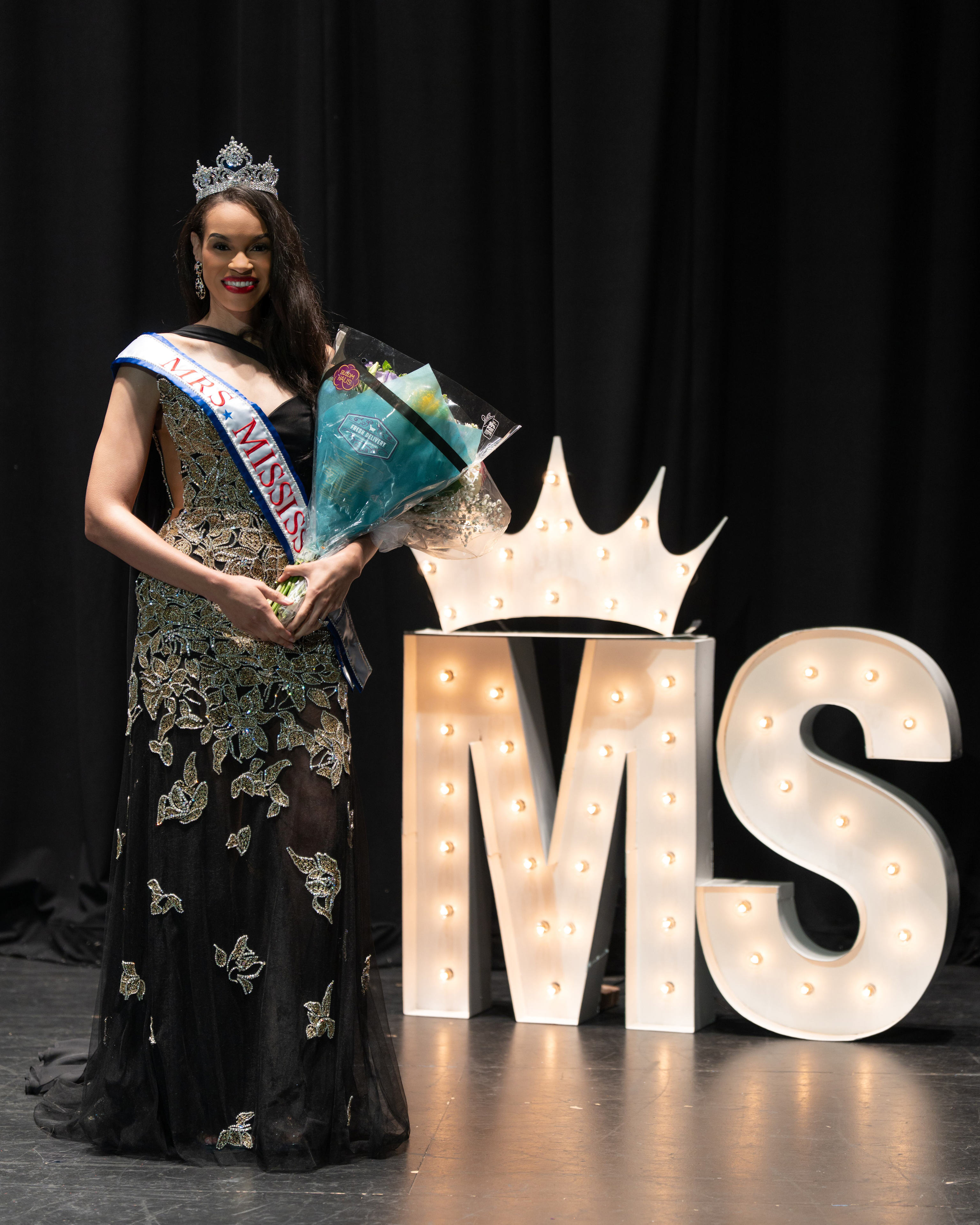 Amicia Sutton of Meridian crowned Mrs. Mississippi American