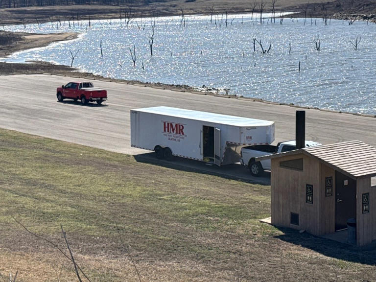 Fuel cell filled with 1,800 gallons of diesel sinks in Tuttle Creek ...