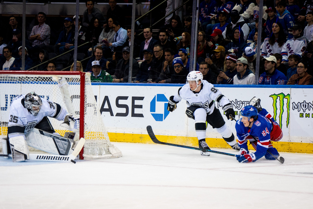 Laferriere's 3-point performance powers Kings over Rangers