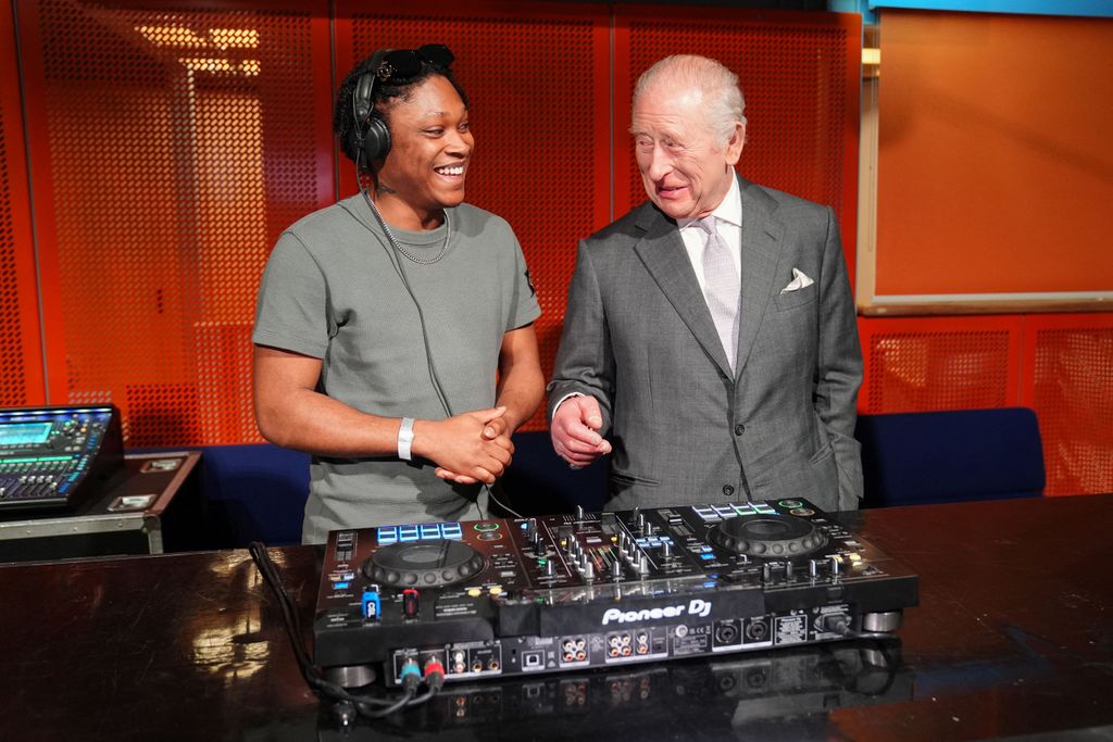 Carlos III, DJ por un día: las imágenes que desvelan la nueva pasión ...