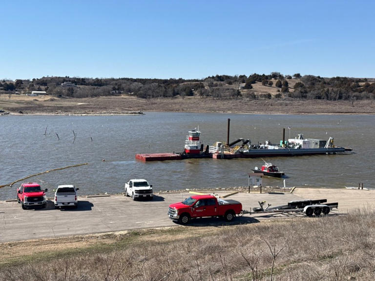 Fuel cell filled with 1,800 gallons of diesel sinks in Tuttle Creek ...