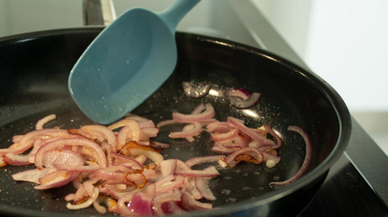 The often-overlooked sign it's time to replace your rubber spatula