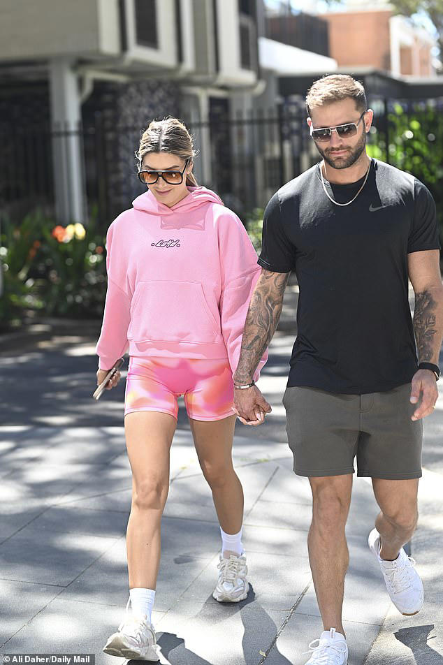 The bride also claimed producers intentionally kept her separated from Scott while he filmed his Feedback Week date with Stella for hours