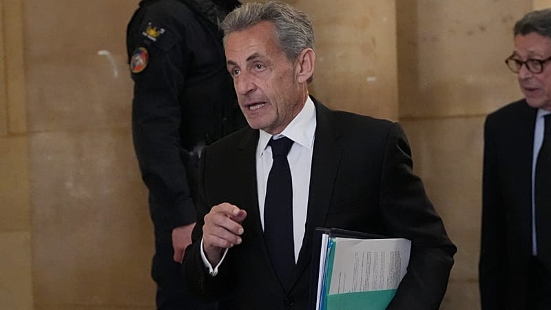 الرئيس الفرنسي الأسبق نيكولا ساركوزي يصل إلى محكمة الاستئناف في باريس، فرنسا، الاثنين 16 مارس 2026
