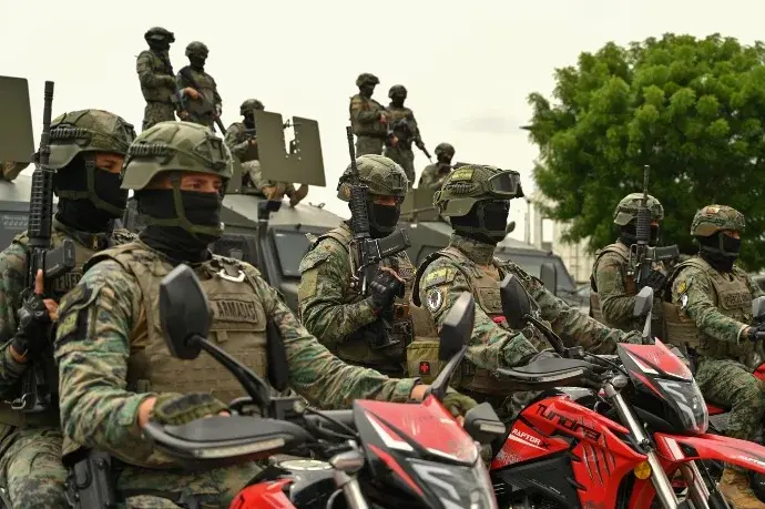 Más de 250 detenidos en Ecuador durante primer día de toque de queda ...