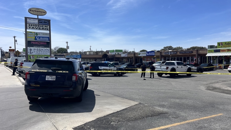San Antonio police search for suspect after robbery at north-side vape ...