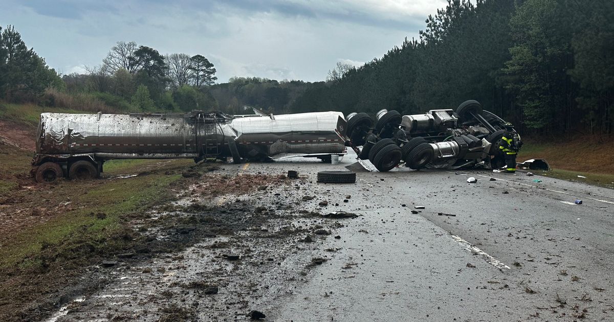 Fatal tanker crash closes I-42 in Johnston County<br><br>
