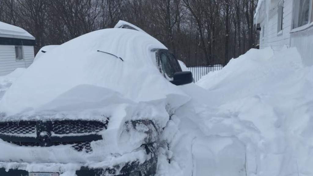 In photos: Northern Ontario buried under heavy snow amid winter storm
