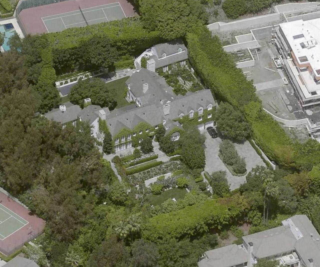 Leon Black sells Beverly Hills home for $47 million<br><br>