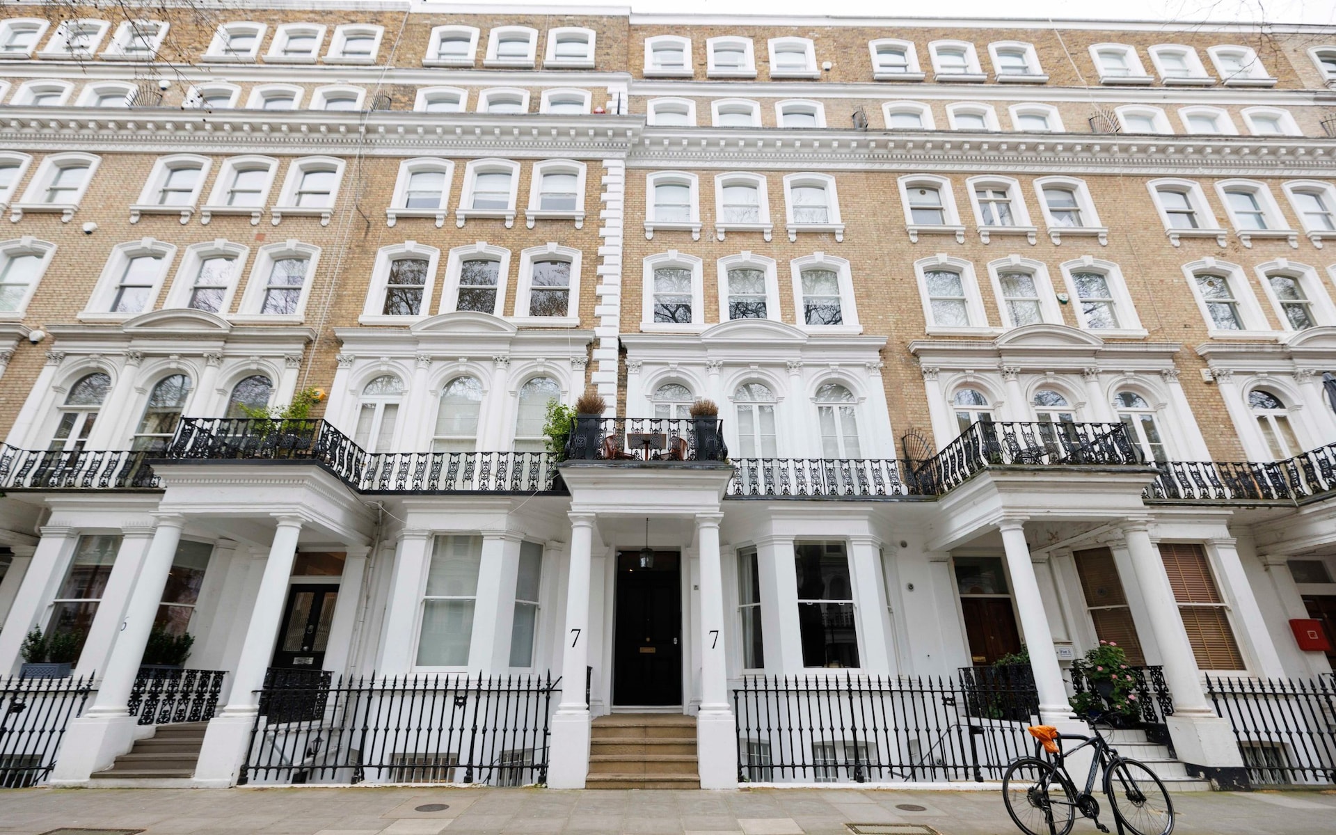 Hundreds of luxury London properties to be sold after shadow bank’s collapse<br><br>
