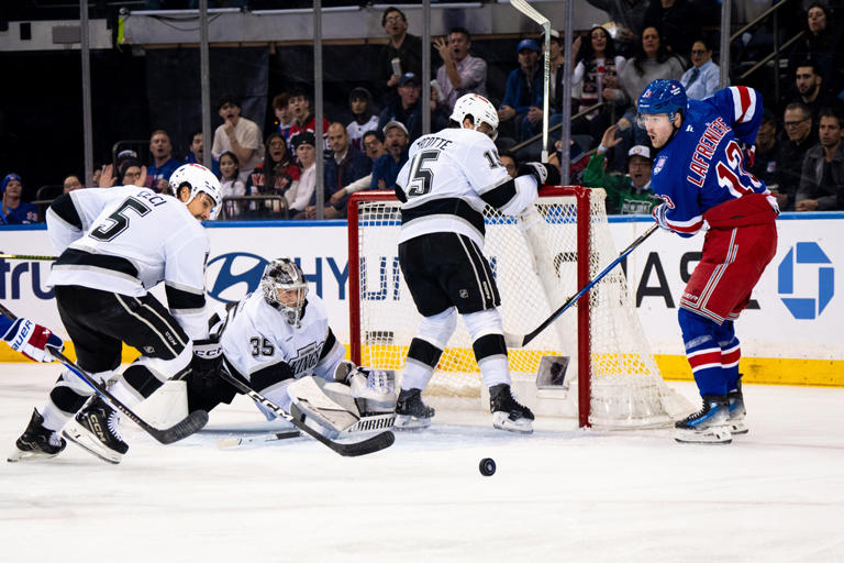 Laferriere's 3-point performance powers Kings over Rangers