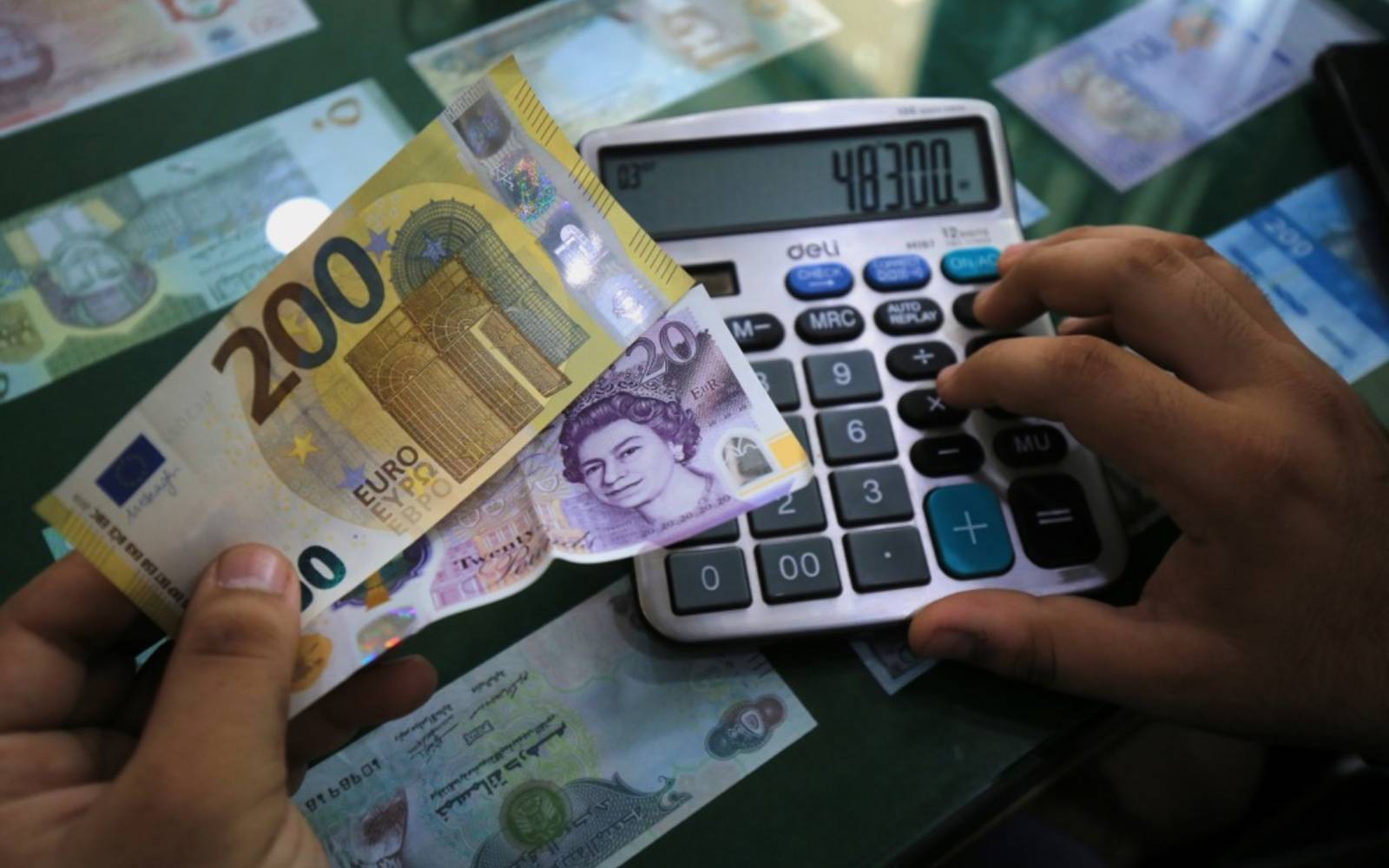 Currency markets drift ahead of RBA meeting as oil uncertainty weighs