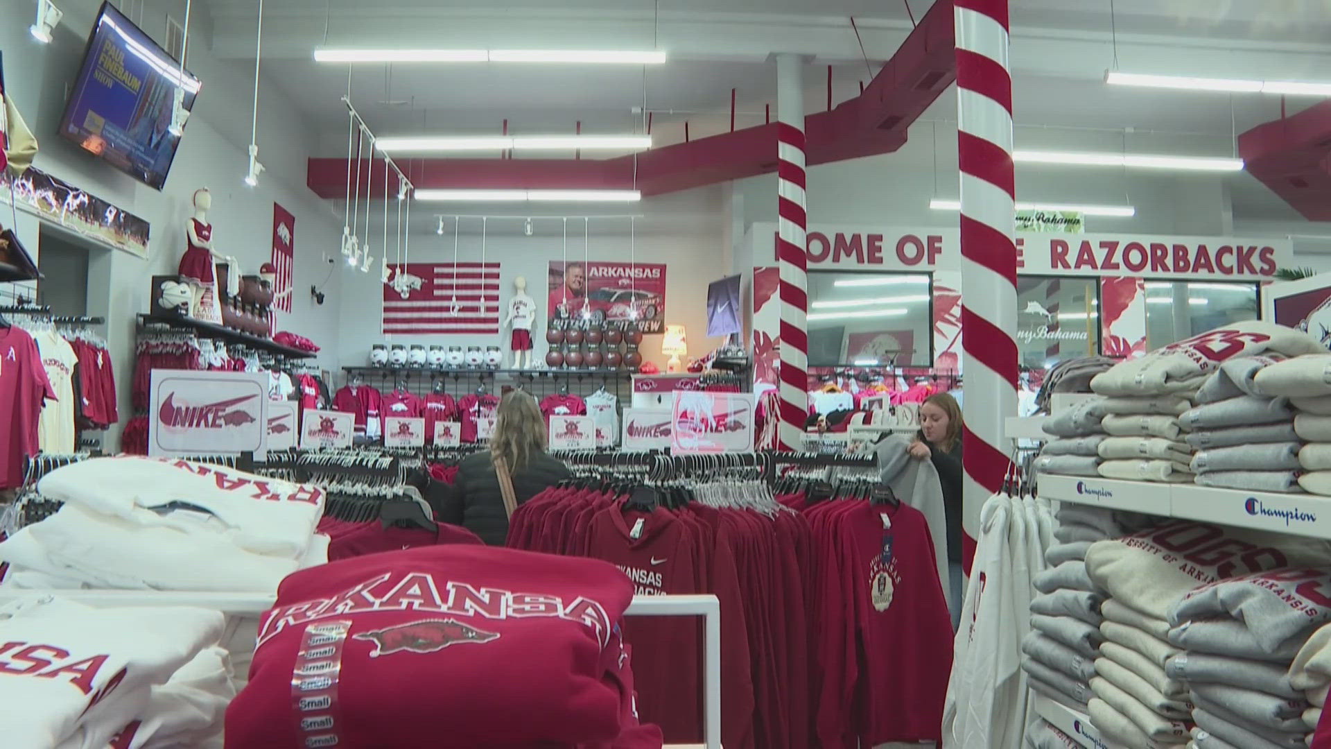 Grabbing gear and getting to round one of March Madness for the Razorbacks