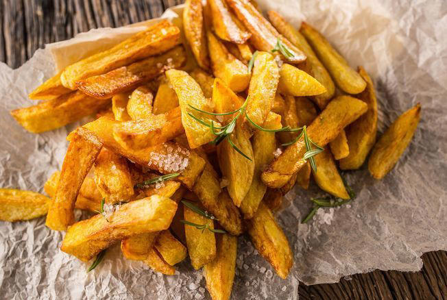 Il suffit d’ajouter cet ingrédient inattendu sur les pommes de terre ...