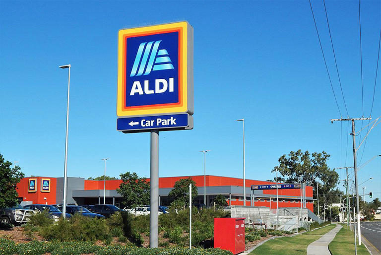 Viral video shows Black customer dealing with hostile Aldi employees ...
